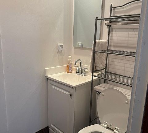 5th image of 1238 Blaine Ave #2