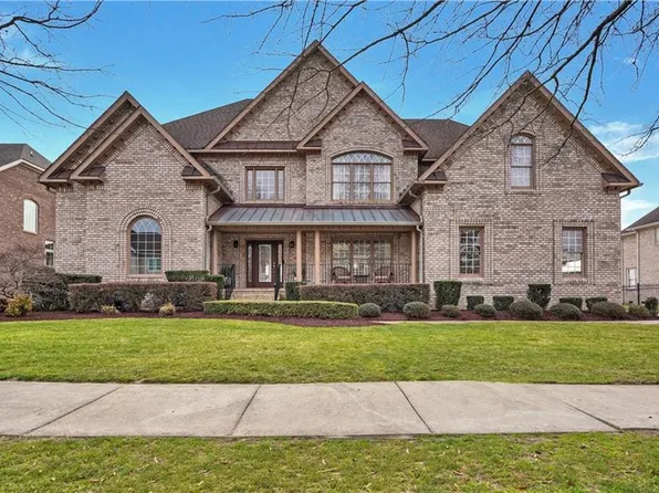 1192 Knights Bridge Ln, Virginia Beach, VA 23455
