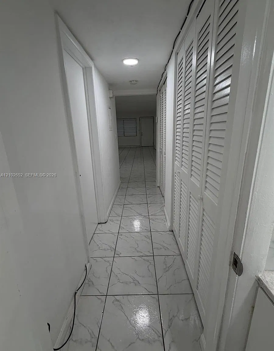 Sutton House Condo — Photo 4