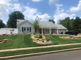 10 Larsen Rd, Somerset, NJ 08873