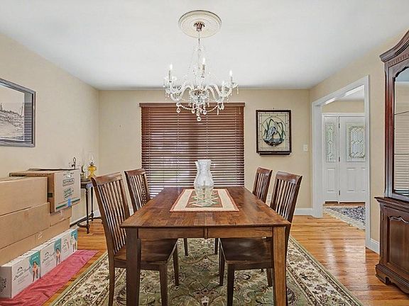 5th image of 176 Messick Rd