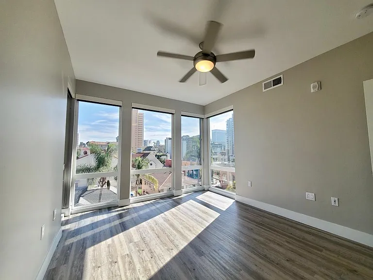 Amo Apartments Little Italy — Photo 17