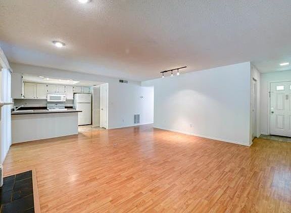 5th image of 33 Fair Haven Way SE #33
