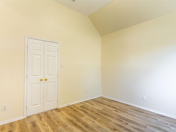 4th image of 2221 London Dr