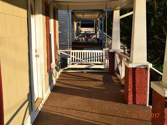 3rd image of 2015 NE Clay St