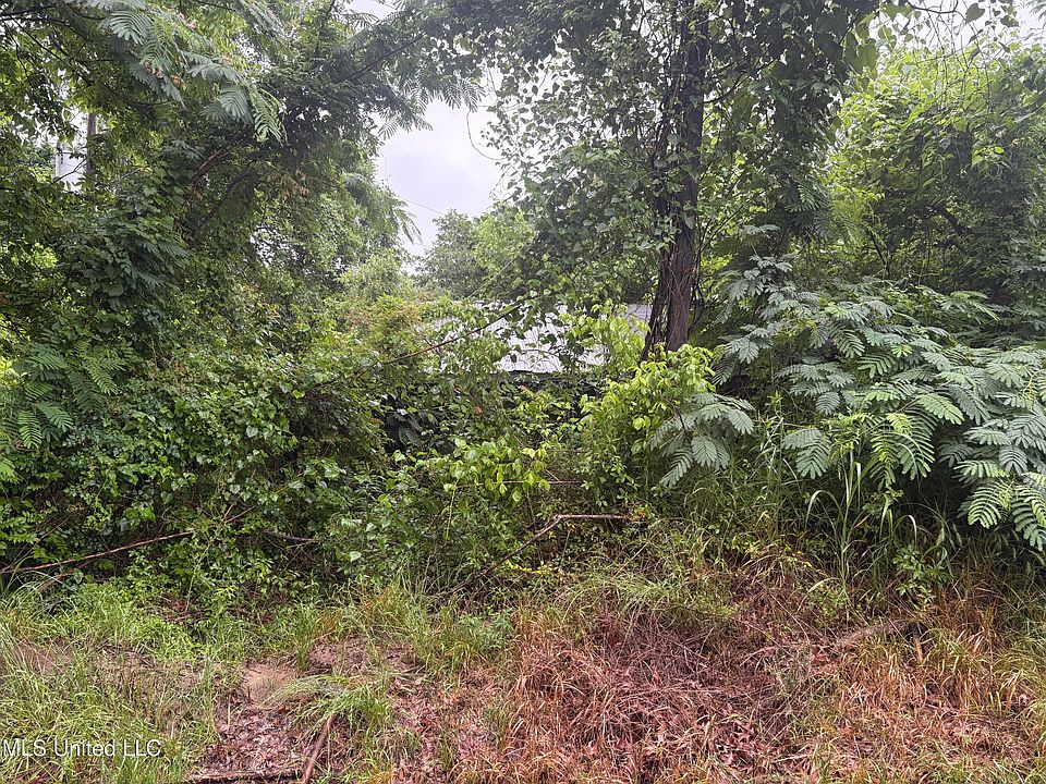 2nd image of 722 Lower Woodville Rd