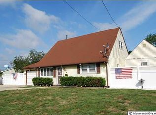 8 Boulevard E, Keyport, NJ 07735