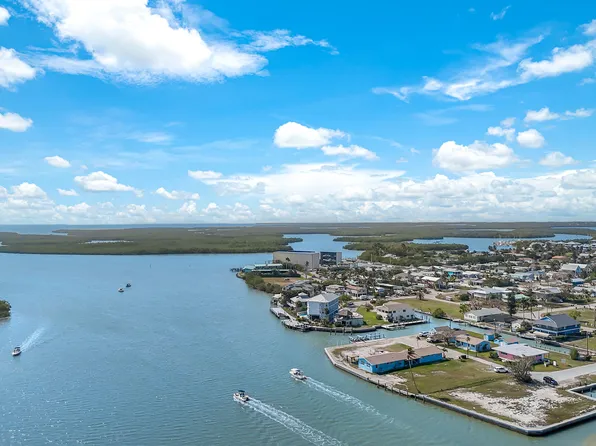 110 East Ct, Goodland, FL 34140