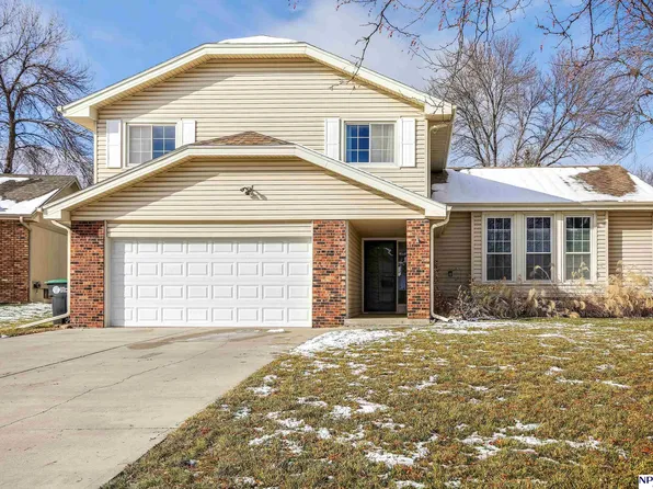 616 N 151st Cir, Omaha, NE 68154