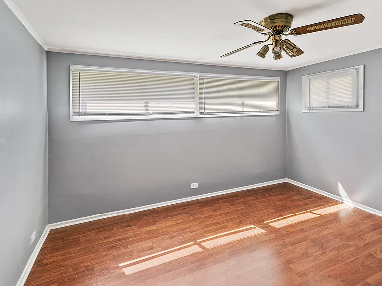17561 Hillside Ave — Photo 9