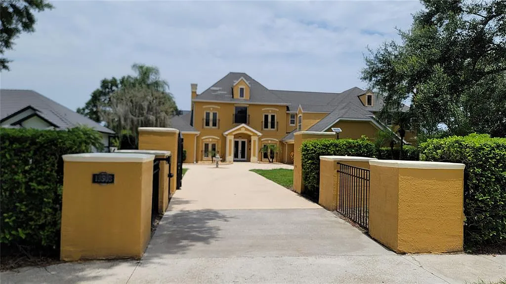 5 bed, 5.5 bath, 5312 sqft, $8,500 — Photo 1