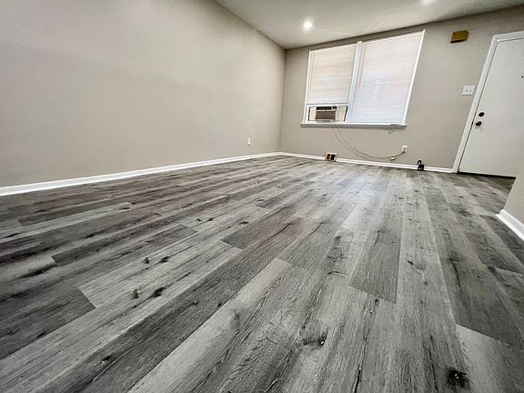 2nd image of 108 N Sickels St