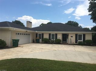 718 W Main St, Pilot Mtn, NC 27041