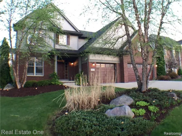 17023 Courville Dr, Northville, MI 48168