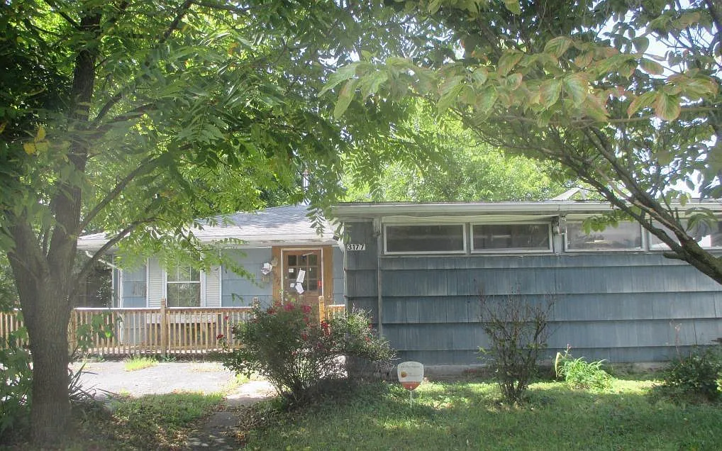 3177 Bluefield Dr photo 1