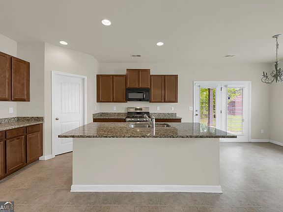 4th image of 1825 Crandon Ct