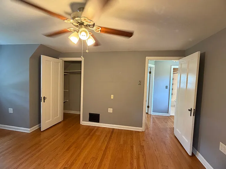 4158 Saint Lawrence Ave — Photo 6