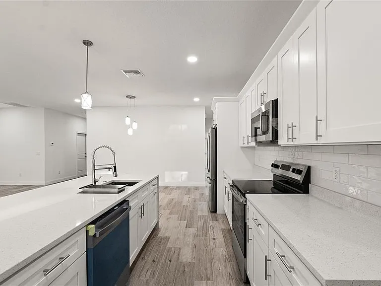5352 Lowell Ave — Photo 4
