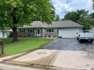 3512 SE Shorewood Dr, Topeka, KS 66605