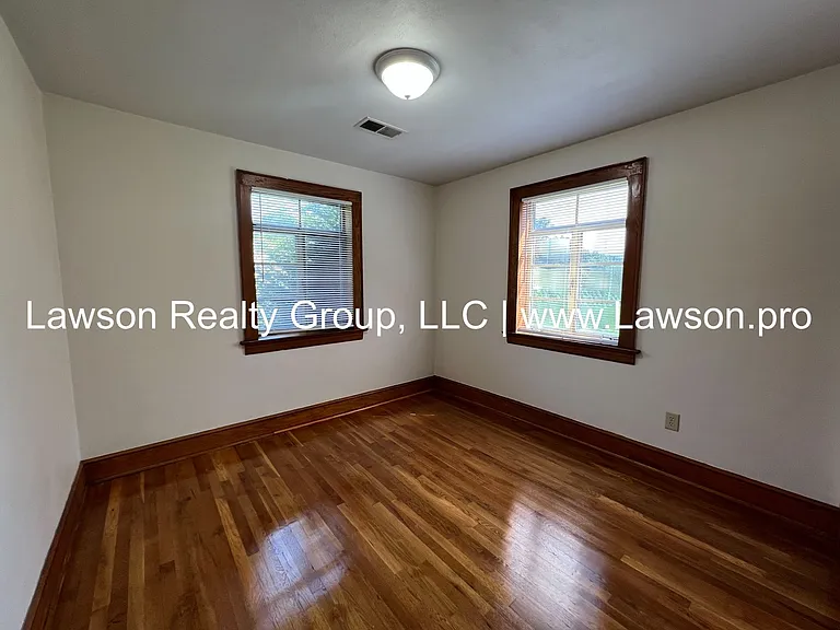 3119 King St NE — Photo 17