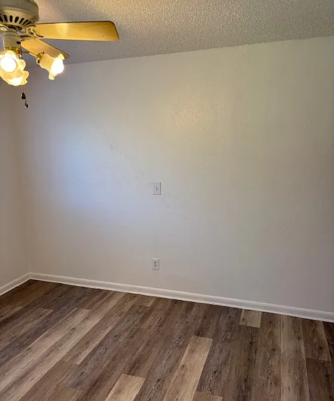 3501 Valley View Rd — Photo 3