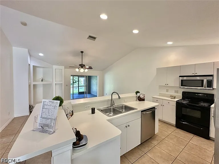 4317 SW Santa Barbara Pl — Photo 14