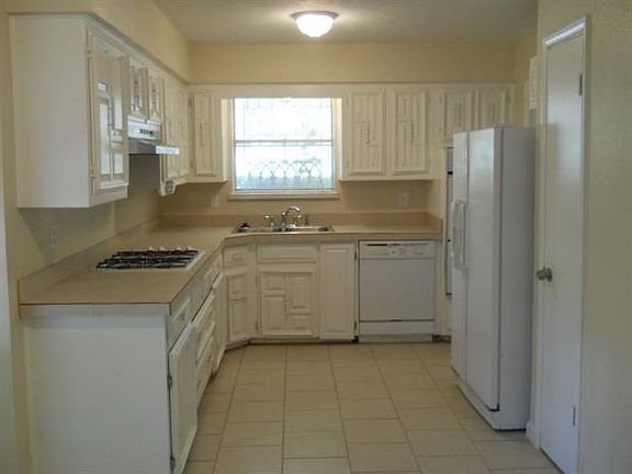 3rd image of 430 Tanglewood Dr