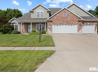 712 Evergreen Dr, Washington, IL
