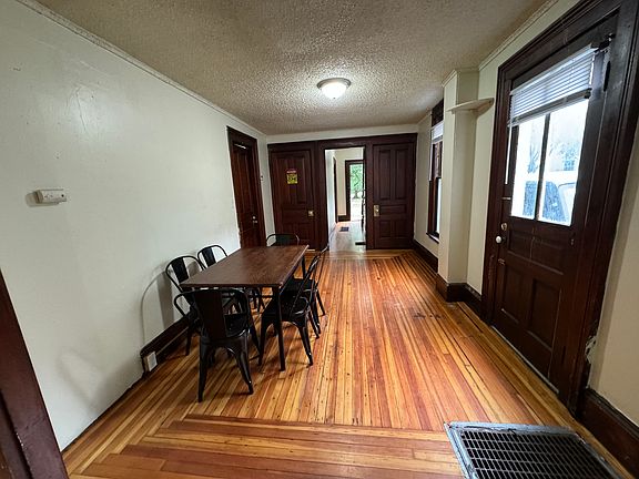 5th image of 318 Catherine St