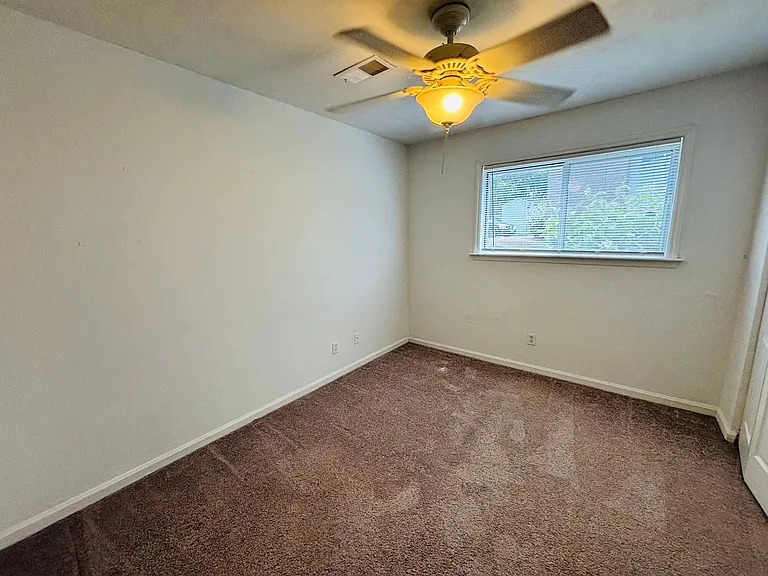 402B Berryfield Ln — Photo 13