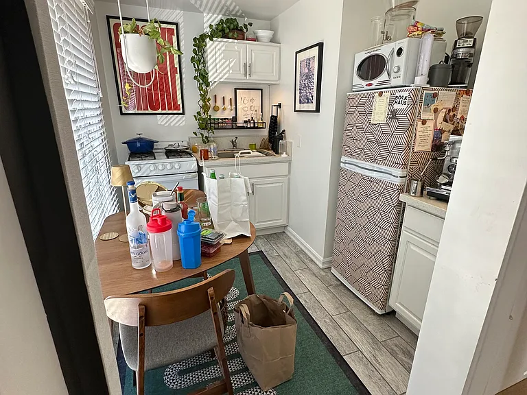 8358 Blackburn Ave #5C — Photo 2