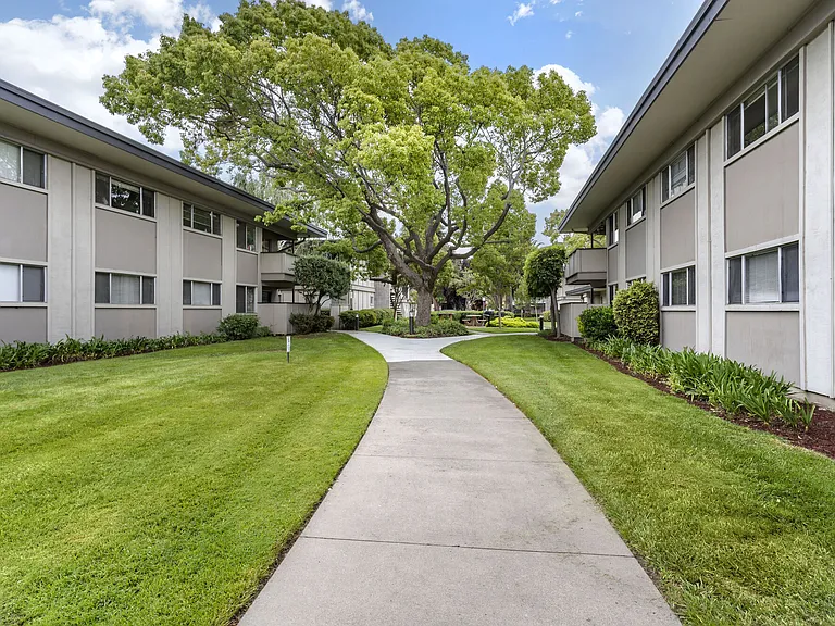 Glenmoor Green Apartments — Photo 46