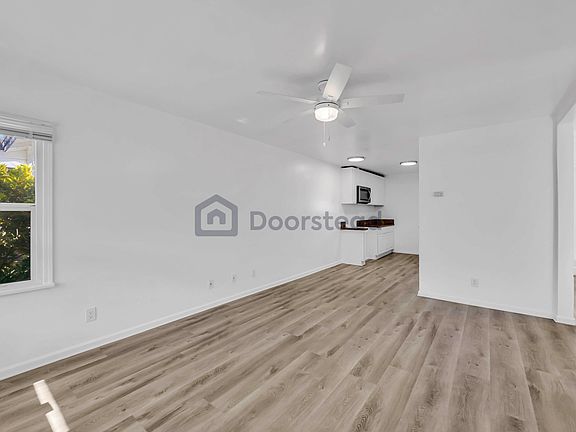 4th image of 9438 S Manhattan Pl