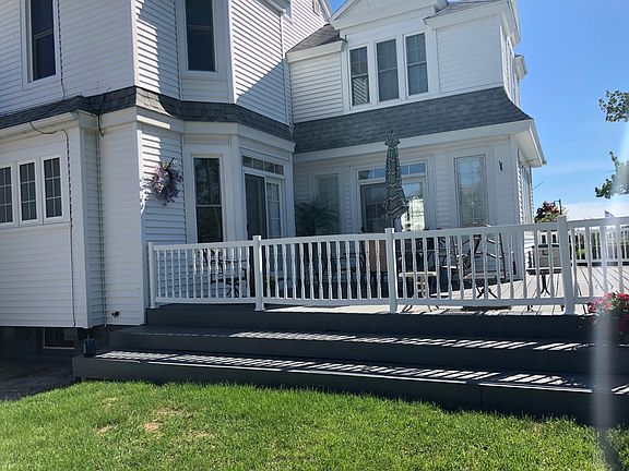 3rd image of 230 Arbutus Ave