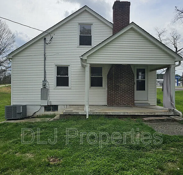 816 Andrew Johnson Hwy — Photo 3