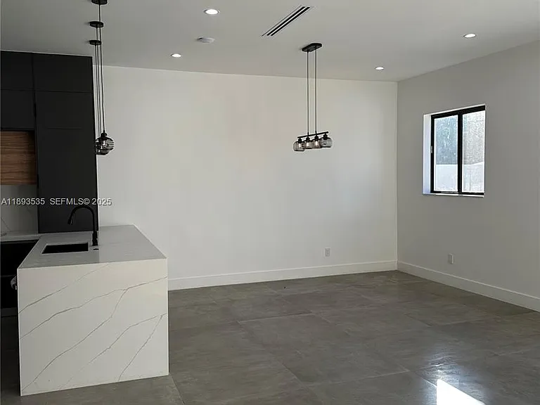 4625 SW 32nd Ave — Photo 6