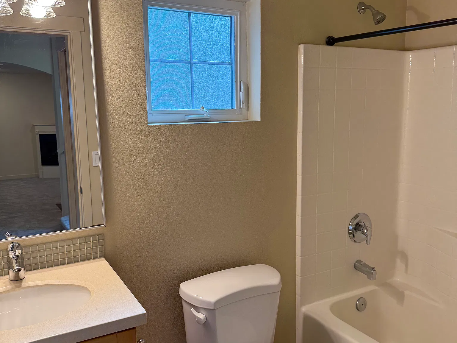 3 bed, 1466 sqft, $2,995 — Photo 3