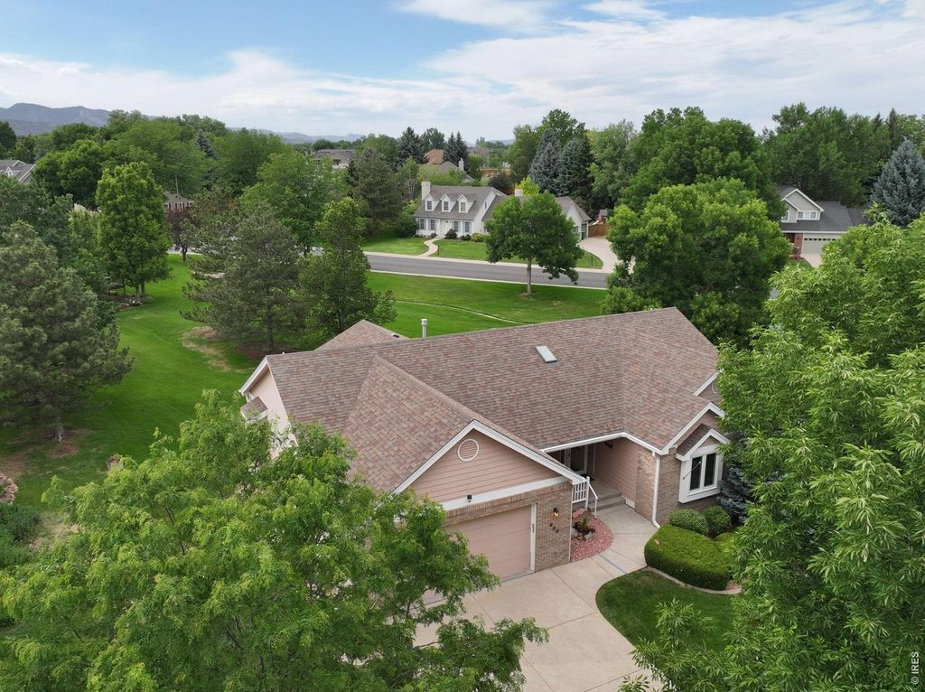 900 Ashford Ln