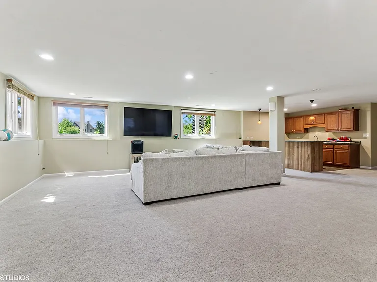 3304 Rollingridge Rd — Photo 33