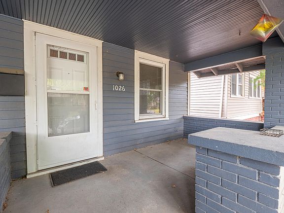 4th image of 1024 E Bradbury Ave