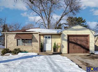 1337 S 49th St, Lincoln, NE 68510