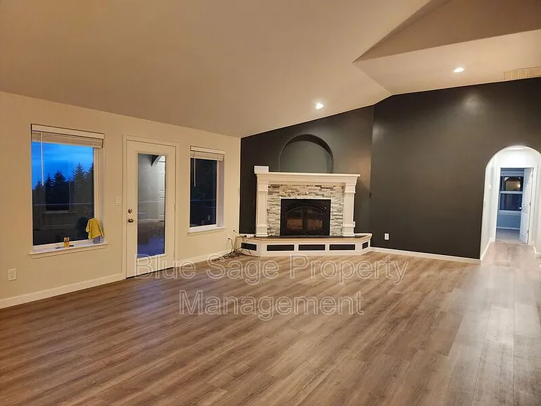 1965 Baker View Dr — Photo 9