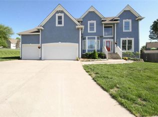 703 Lakeshore Pl, Raymore, MO 64083