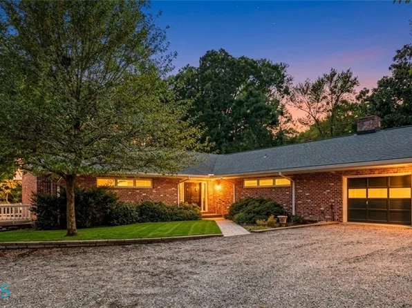 41 Raleigh Dr, Kilmarnock, VA 22482