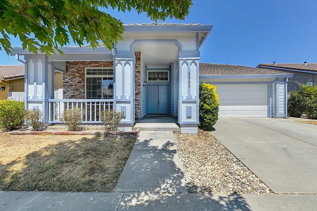 3229 Grimshaw Way photo 1