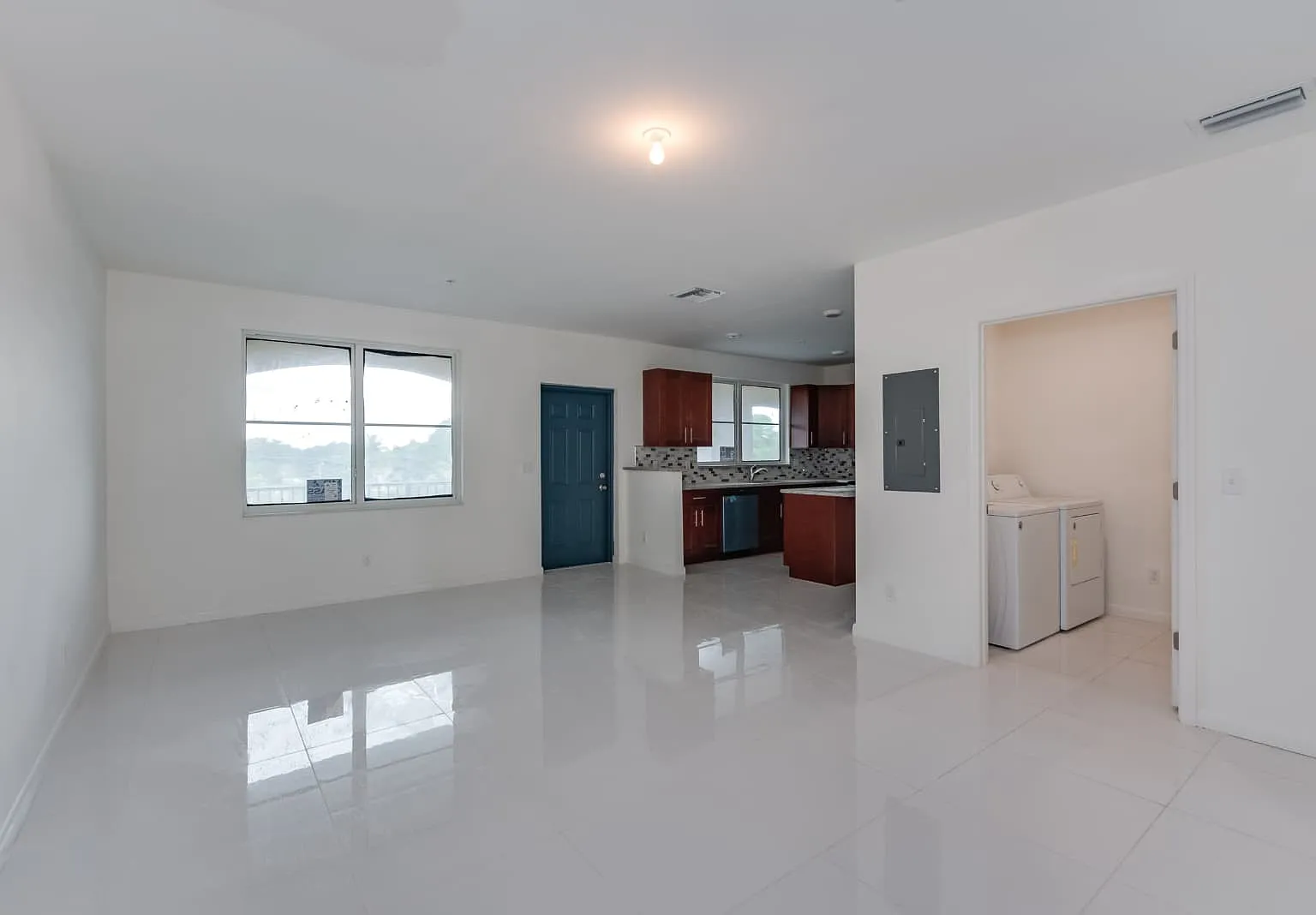 2 bed, 1200 sqft, $2,300 — Photo 2