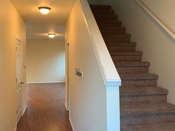 4th image of 269 NE Miramar Cir
