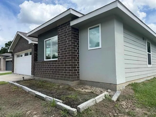 345 Silver Bridge Ct, Bridge City, TX 77611
