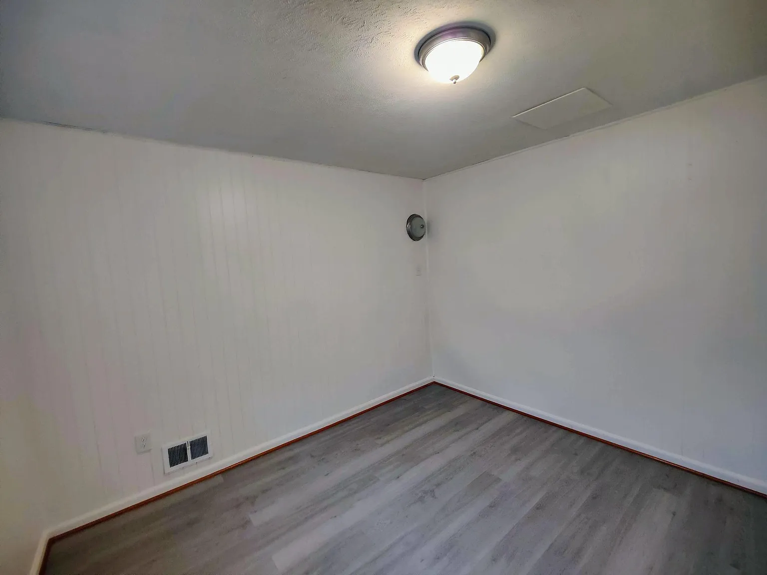 2723 Weller Rd — Photo 4