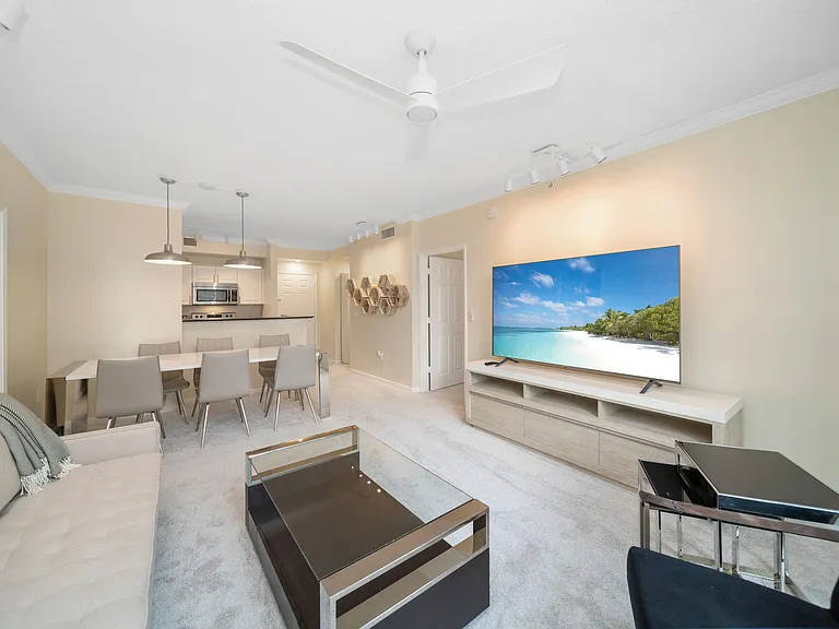720 S Sapodilla Ave #301 — Photo 3